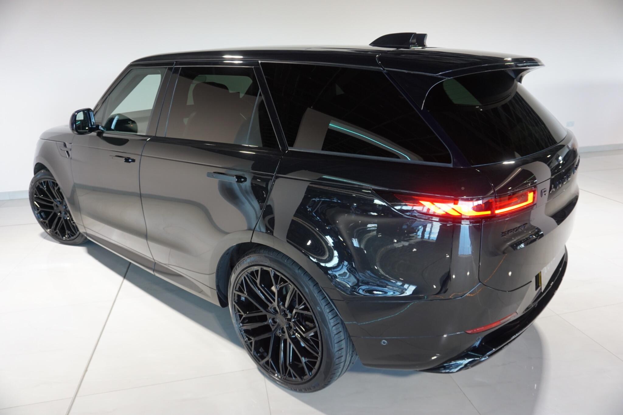 Land Rover Range Rover Sport 3.0 D300 MHEV Dynamic SE SUV 5dr Diesel Auto 4WD Euro 6 (s/s) (300 ps)